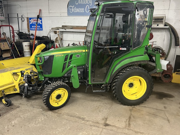  John Deere 2032R