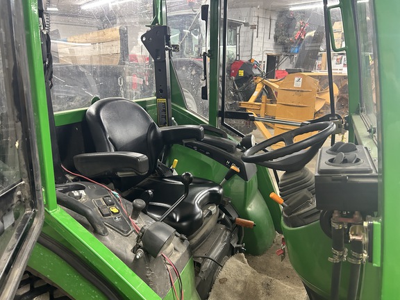 2020 John Deere 2032R - Photo6