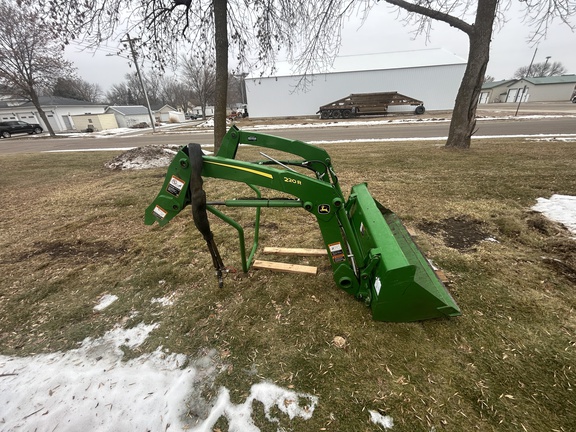 2020 John Deere 2032R - Photo10