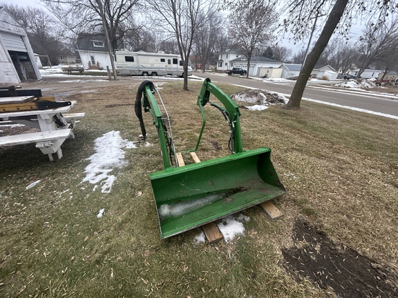 2020 John Deere 2032R - Photo11