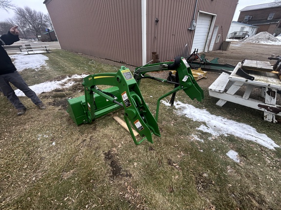 2020 John Deere 2032R - Photo13