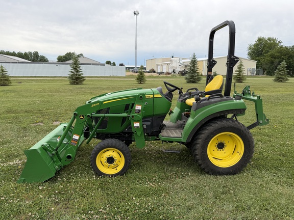 2020 John Deere 2032R - Photo6
