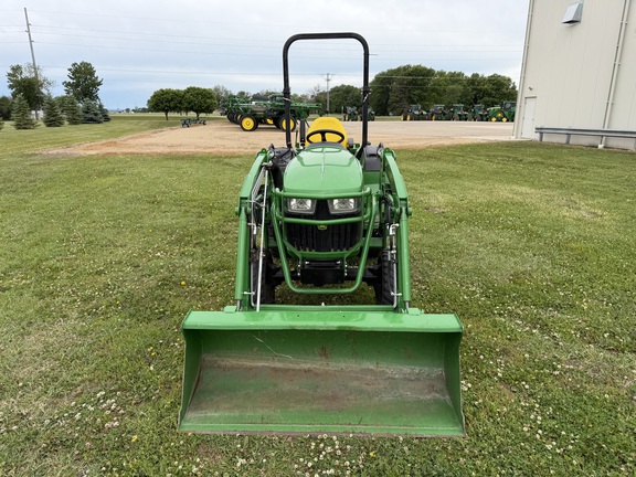 2020 John Deere 2032R - Photo8