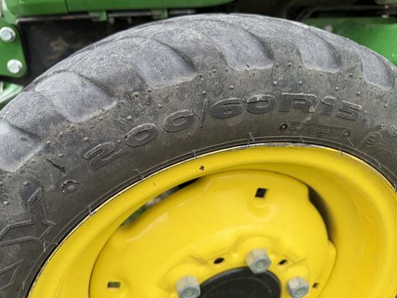 2020 John Deere 2032R - Photo9
