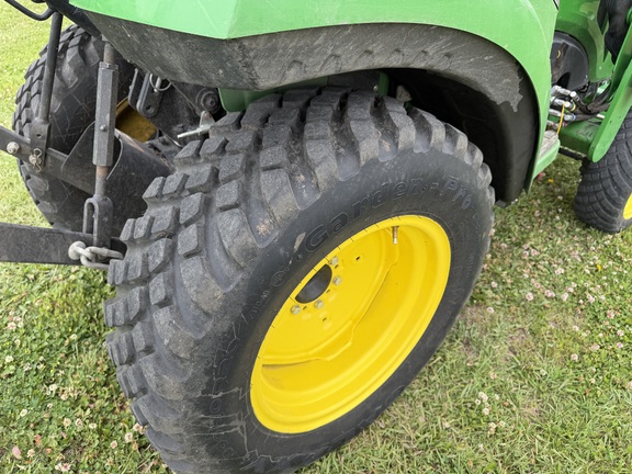 2020 John Deere 2032R - Photo13
