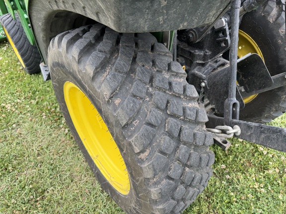 2020 John Deere 2032R - Photo14