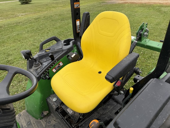 2020 John Deere 2032R - Photo26