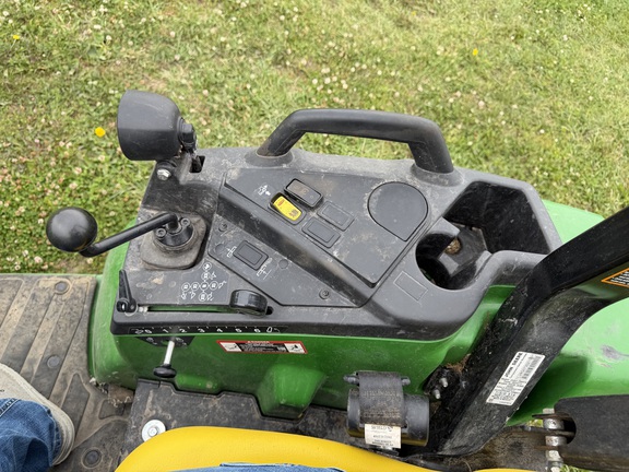 2020 John Deere 2032R - Photo28