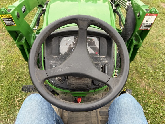 2020 John Deere 2032R - Photo29