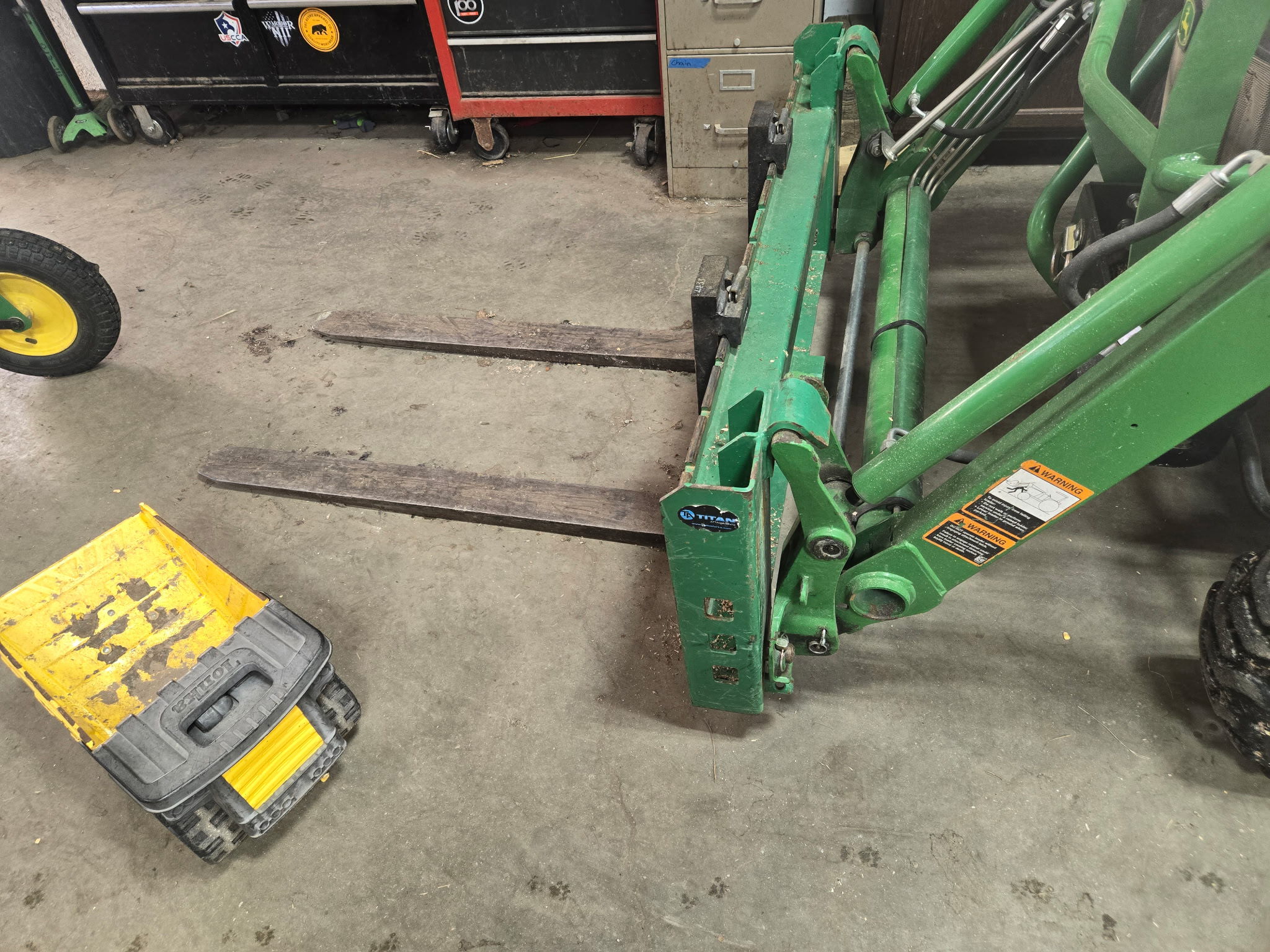 2017 Titan FORKS Image 1