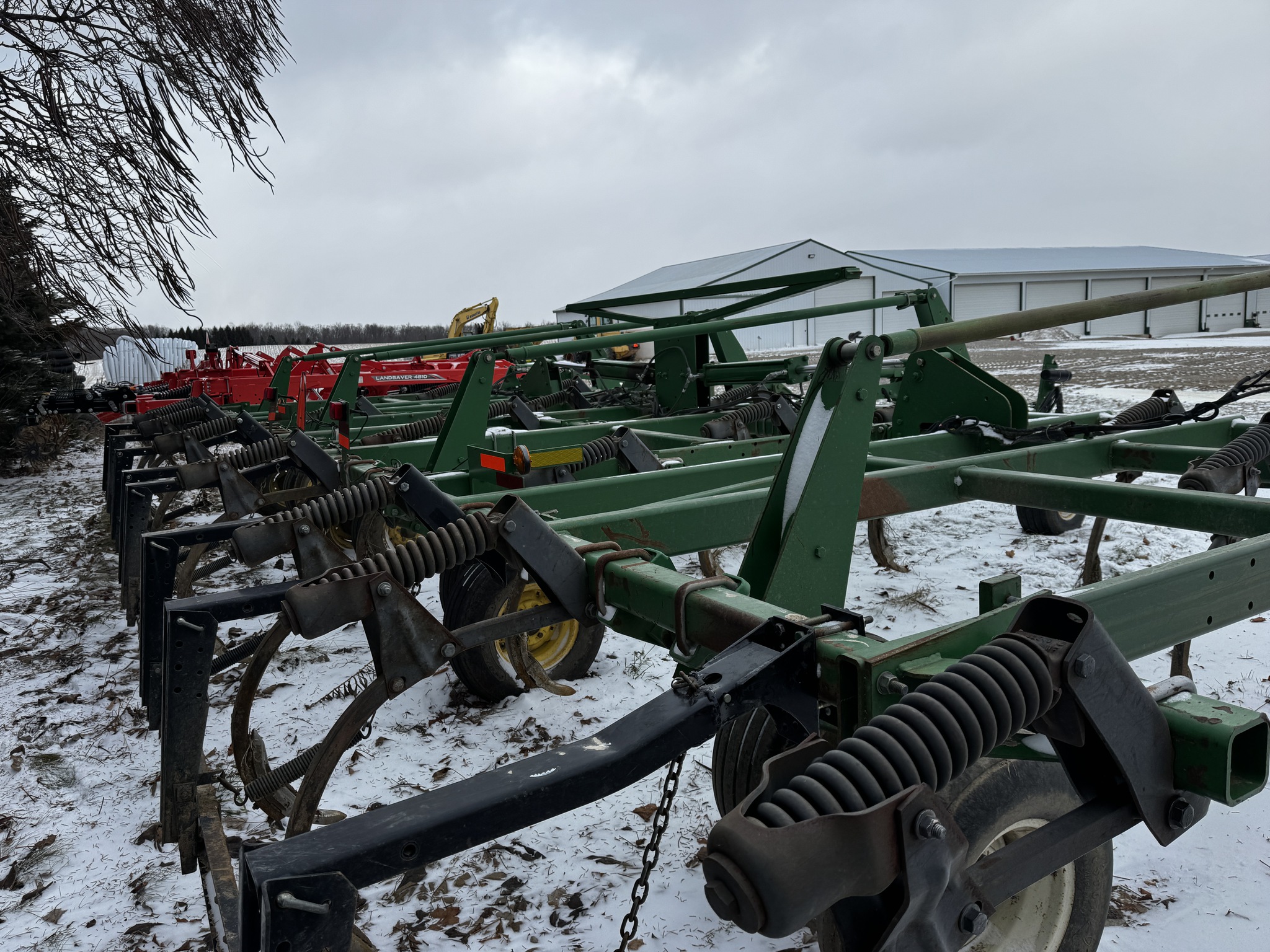 2010 John Deere 2410 Image 3