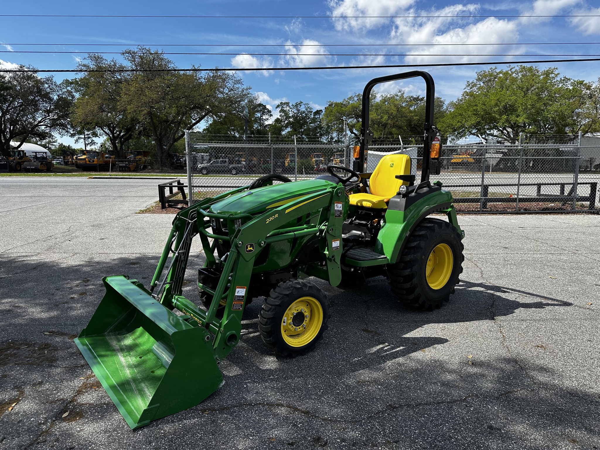 2025 John Deere 2032R Image 1