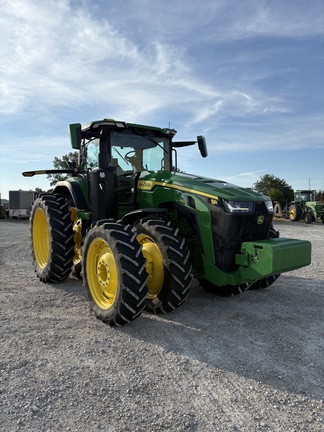 2025 John-Deere 8R 410