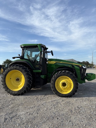 2025 John-Deere 8R 410