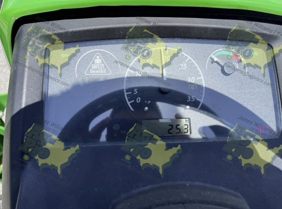 John Deere 1025R Image 3