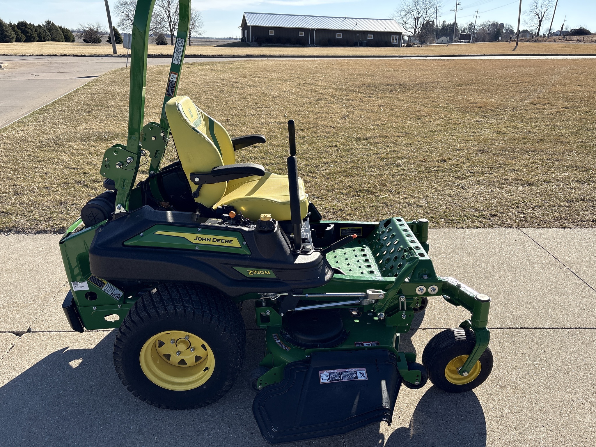  2023 John Deere Z920M at Heritage Tractor in Geneseo, IL
