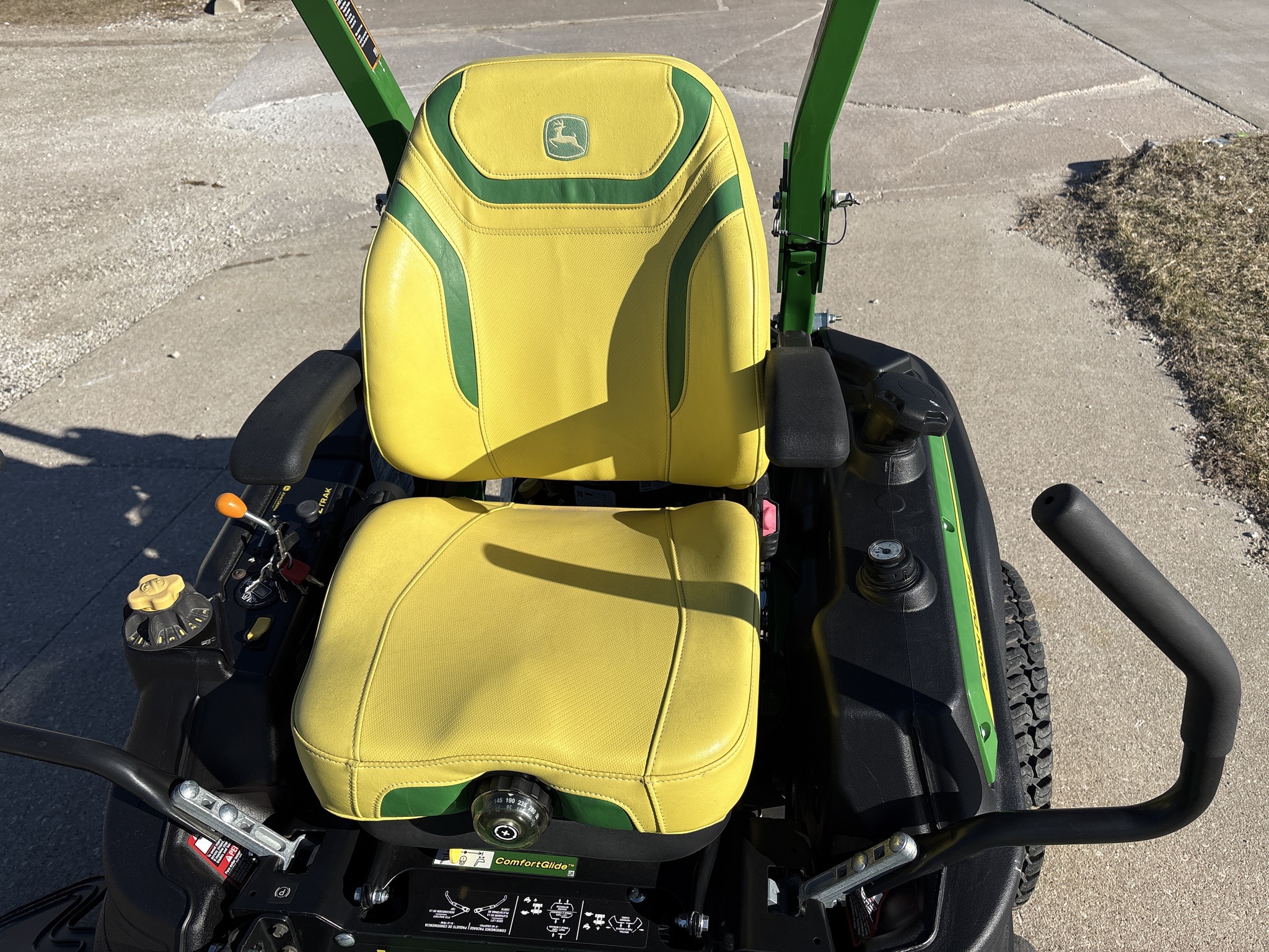  2023 John Deere Z920M at Heritage Tractor in Geneseo, IL