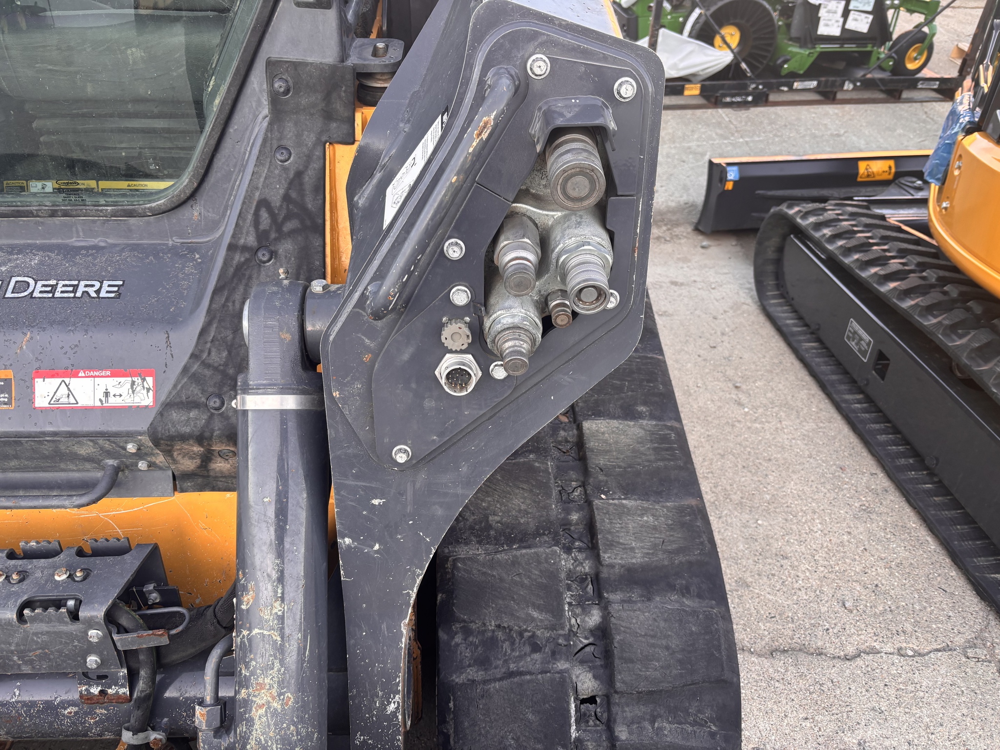 2024 John Deere 335 P Image 6