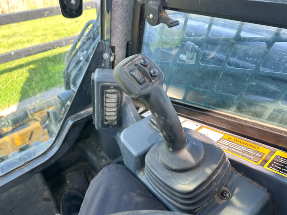 2023 John-Deere 325G