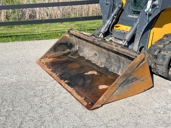 2023 John-Deere 325G