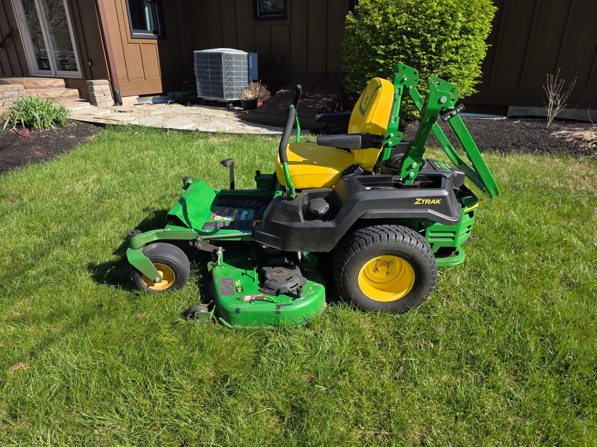 Used 2023 John Deere Z530M Zero Turn Mowers at Koenig Equipment in Urbana, OH - PhotoXL0