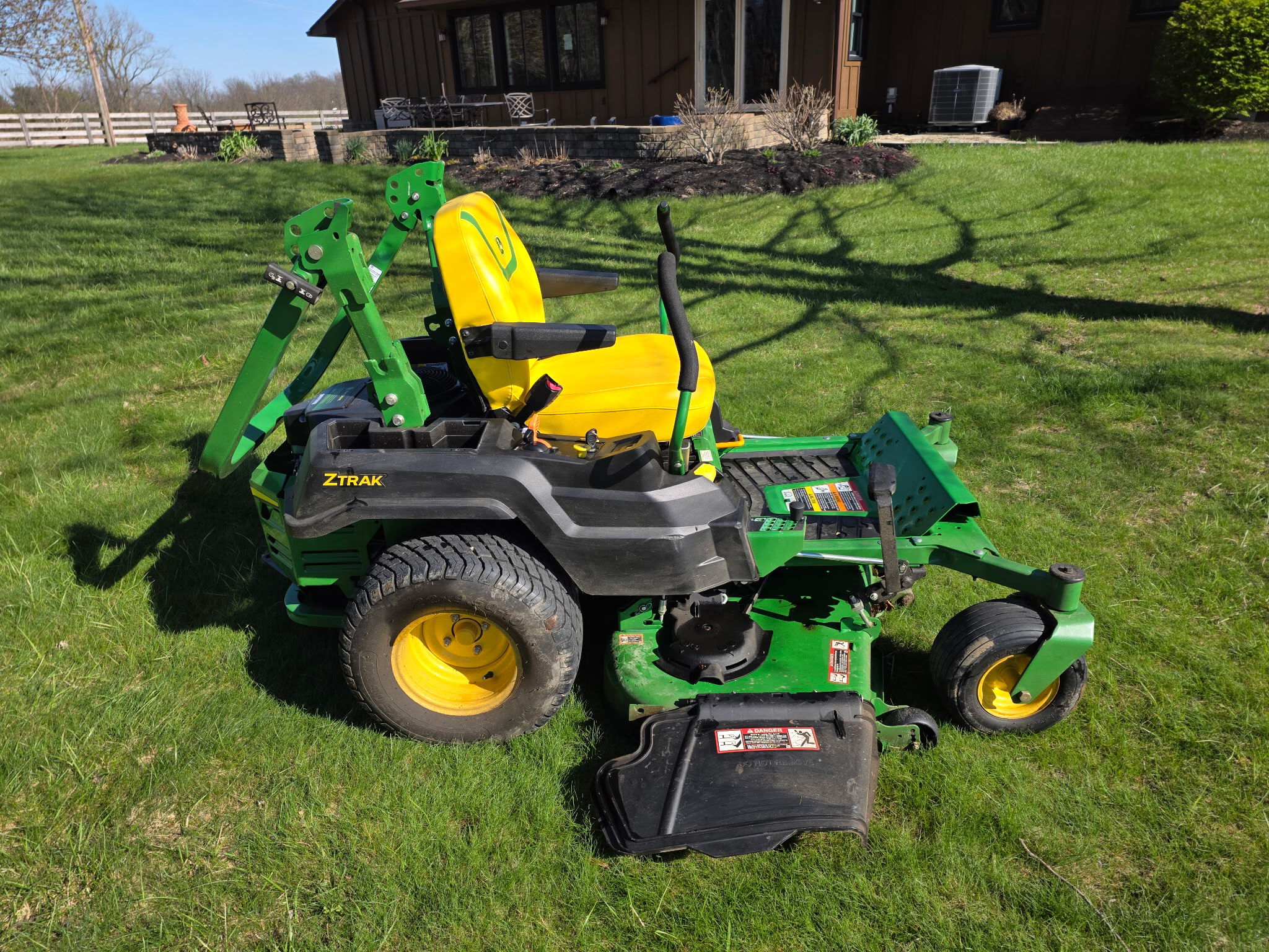 Used 2023 John Deere Z530M Zero Turn Mowers at Koenig Equipment in Urbana, OH - PhotoXL5