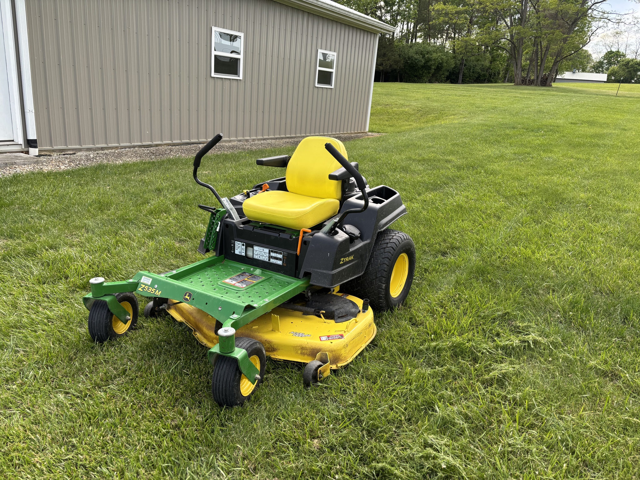 Used 2017 John Deere Z535M Zero Turn Mowers at Koenig Equipment in Oxford, OH - PhotoXL0