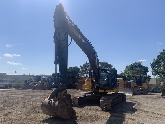 Photo of a 2023 John Deere 250 P