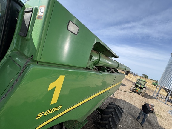 Used 2017 John Deere S680 Combines at Horizon Ag & Turf in Lloydminster, AB - Photo5