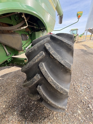 Used 2017 John Deere S680 Combines at Horizon Ag & Turf in Lloydminster, AB - Photo9