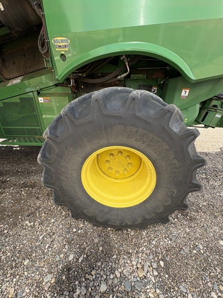 Used 2017 John Deere S680 Combines at Horizon Ag & Turf in Lloydminster, AB - Photo10