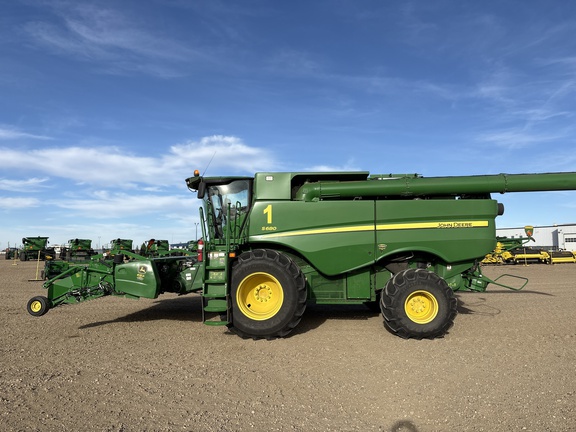 Used 2017 John Deere S680 Combines at Horizon Ag & Turf in Lloydminster, AB - Photo10