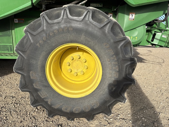 Used 2017 John Deere S680 Combines at Horizon Ag & Turf in Lloydminster, AB - Photo13