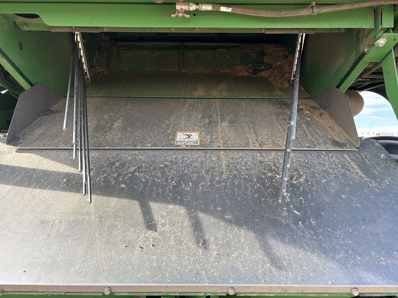 Used 2017 John Deere S680 Combines at Horizon Ag & Turf in Lloydminster, AB - Photo7