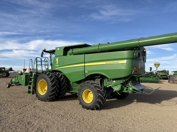 Used 2017 John Deere S680 Combines at Horizon Ag & Turf in Lloydminster, AB - Photo8