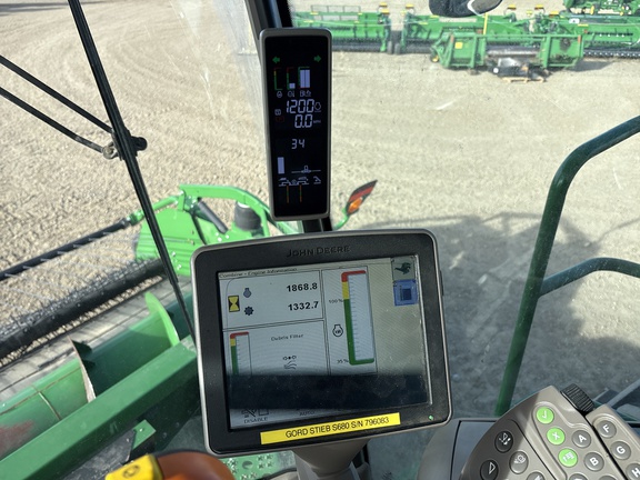 Used 2017 John Deere S680 Combines at Horizon Ag & Turf in Lloydminster, AB - Photo18