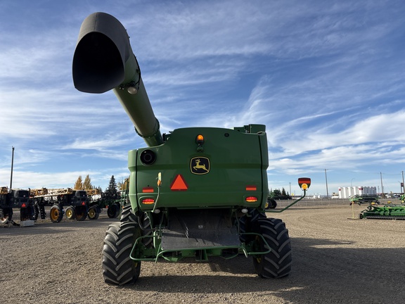 Used 2017 John Deere S680 Combines at Horizon Ag & Turf in Lloydminster, AB - Photo5