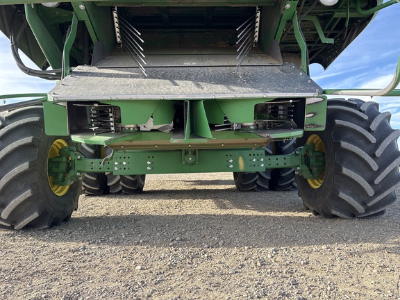 Used 2017 John Deere S680 Combines at Horizon Ag & Turf in Lloydminster, AB - Photo6