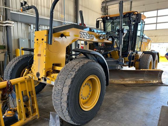 Photo of 2019 John Deere 772G