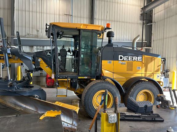 2019 John Deere 772G