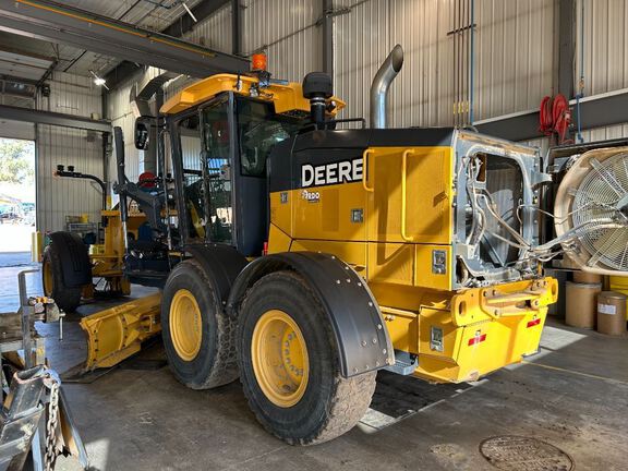 2019 John Deere 772G
