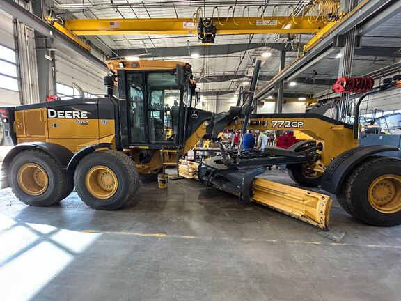 2019 John Deere 772G