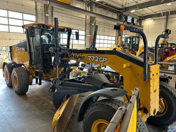 2019 John Deere 772G