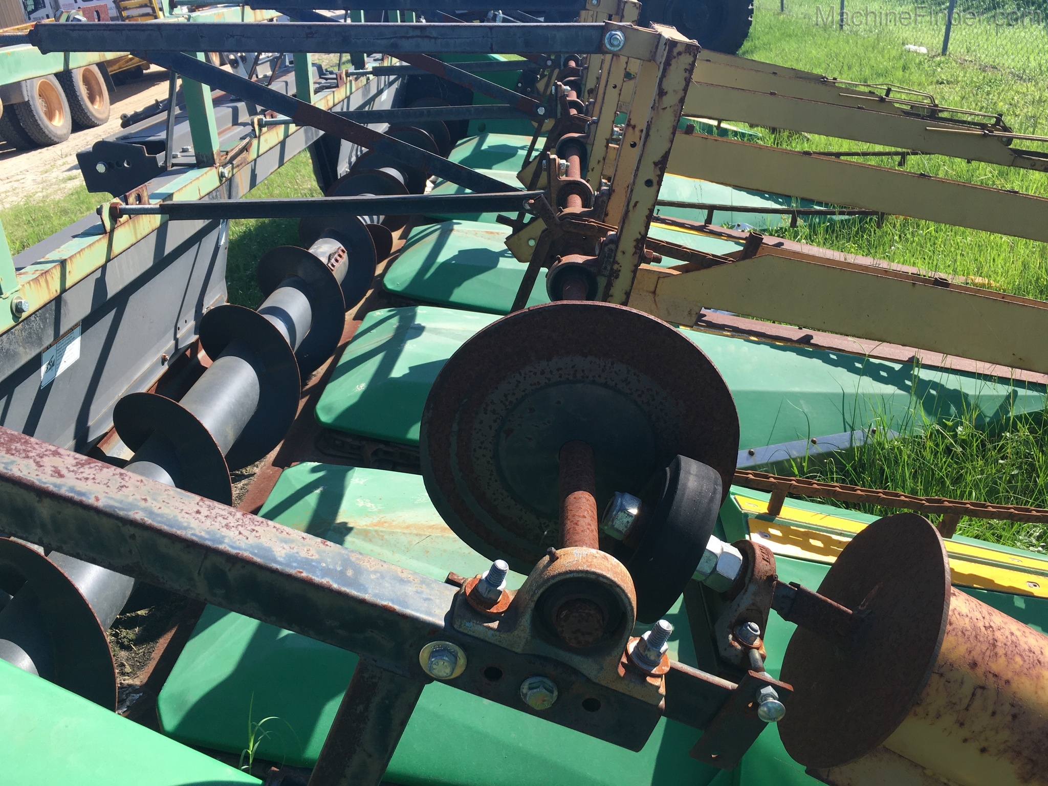 2013 Drago 6 ROW CORN HEAD Image 2