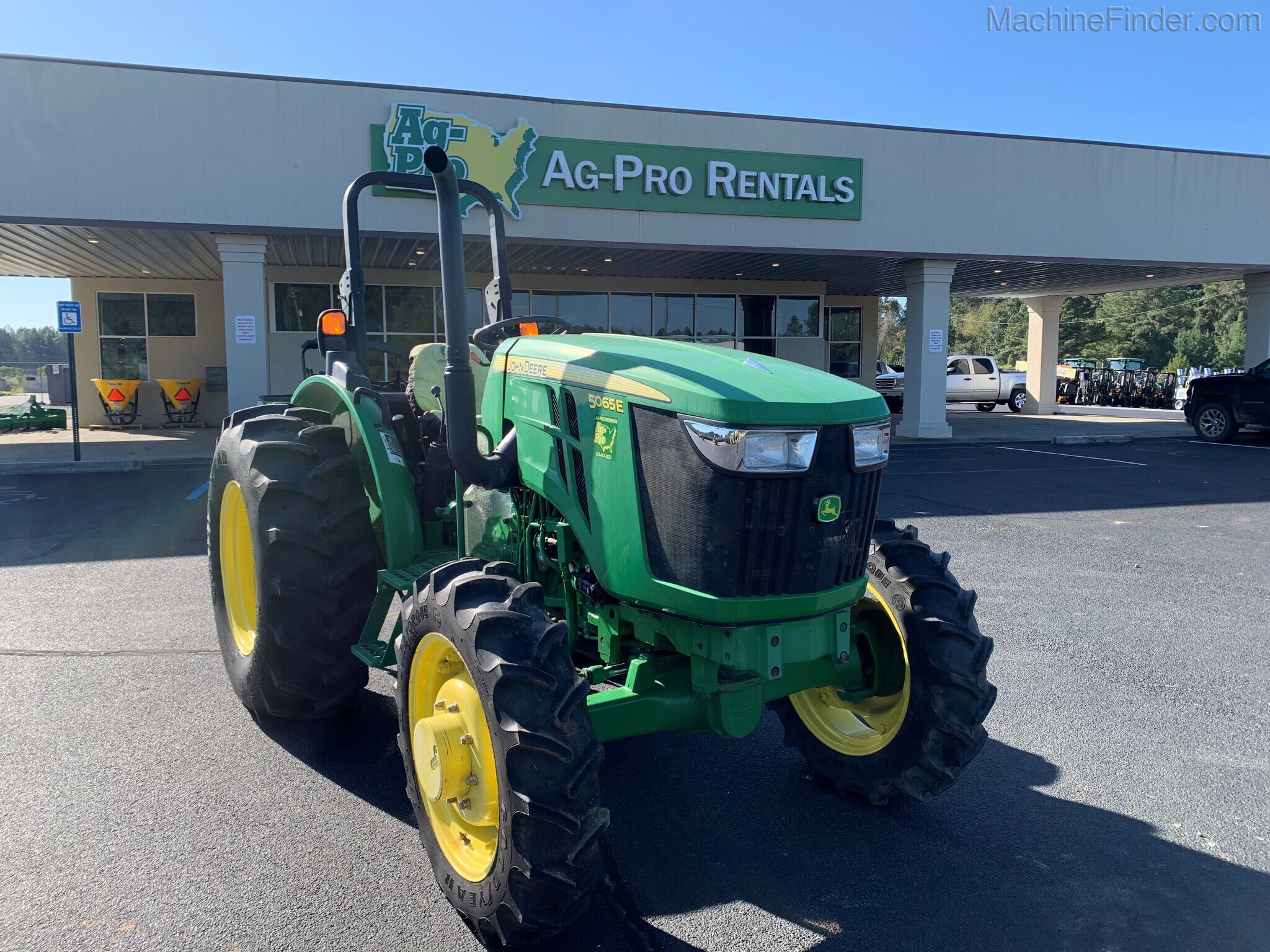 2015 John Deere 5065E Image 1