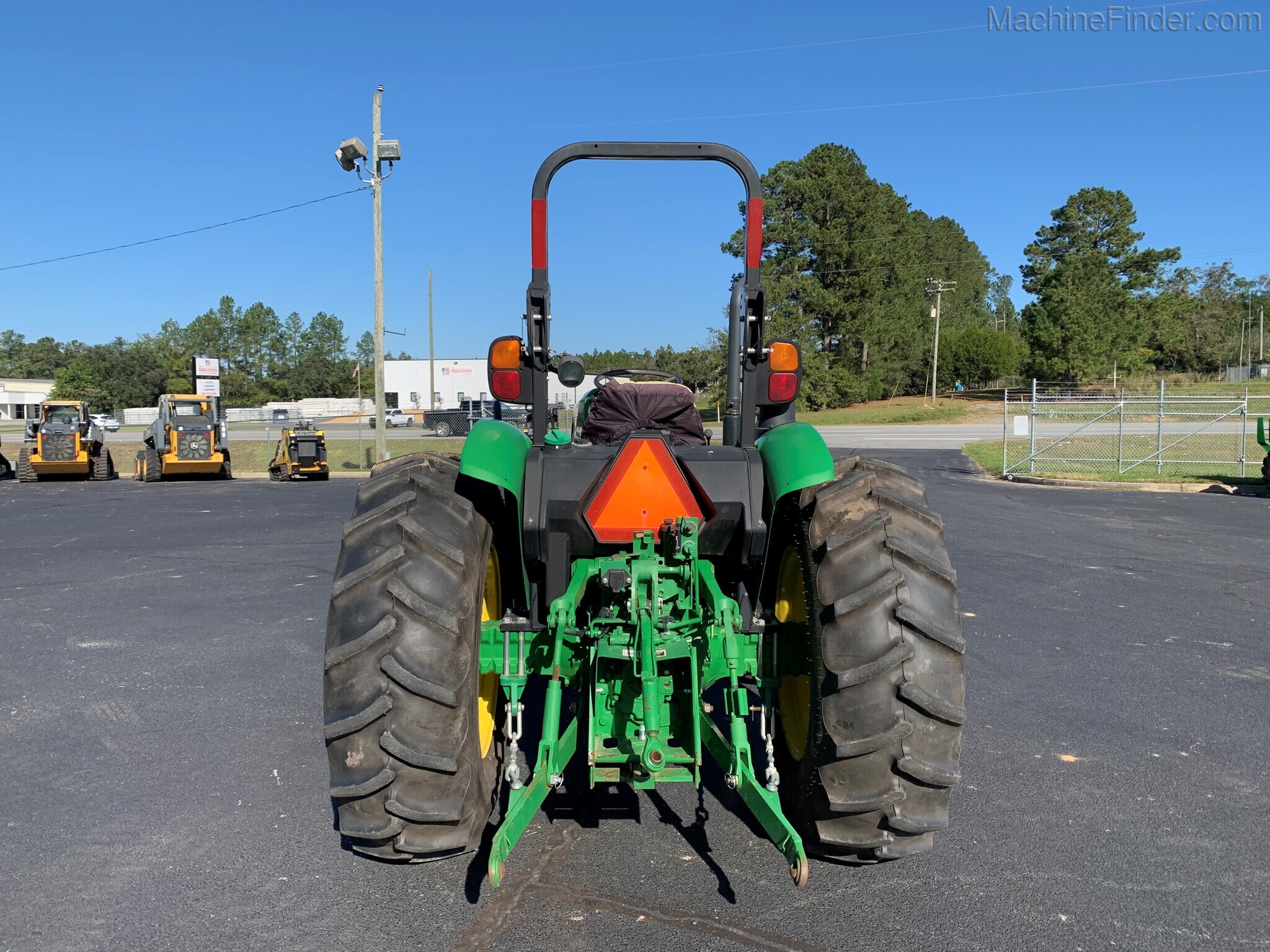 2015 John Deere 5065E Image 4