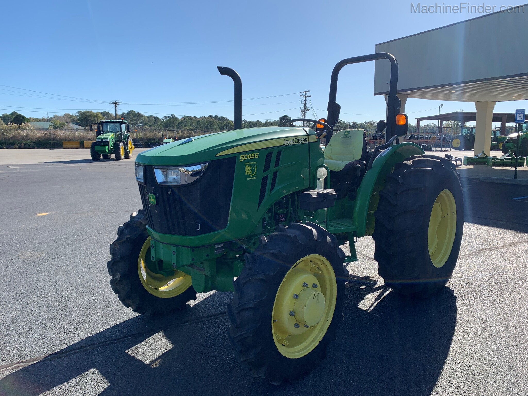 2015 John Deere 5065E Image 7
