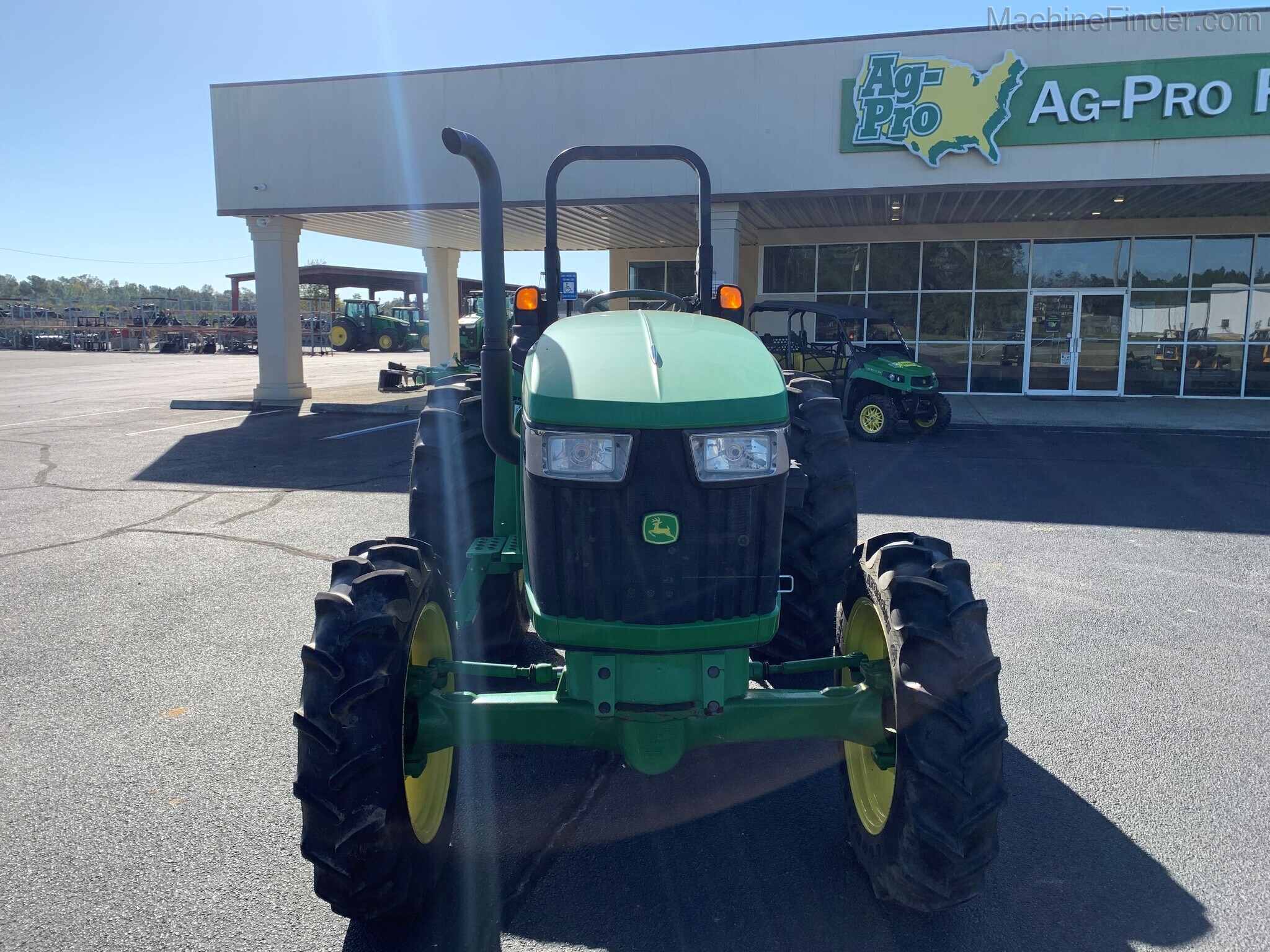 2015 John Deere 5065E Image 8