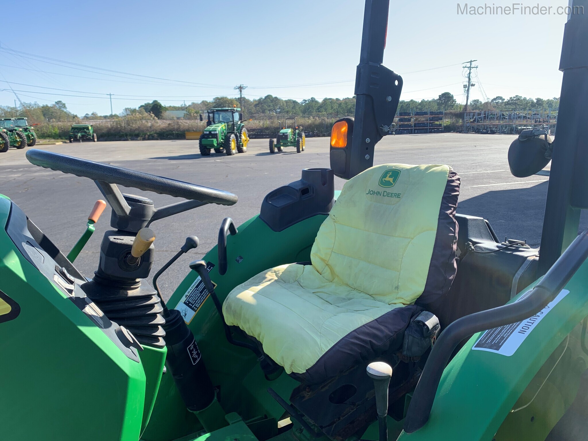 2015 John Deere 5065E Image 9