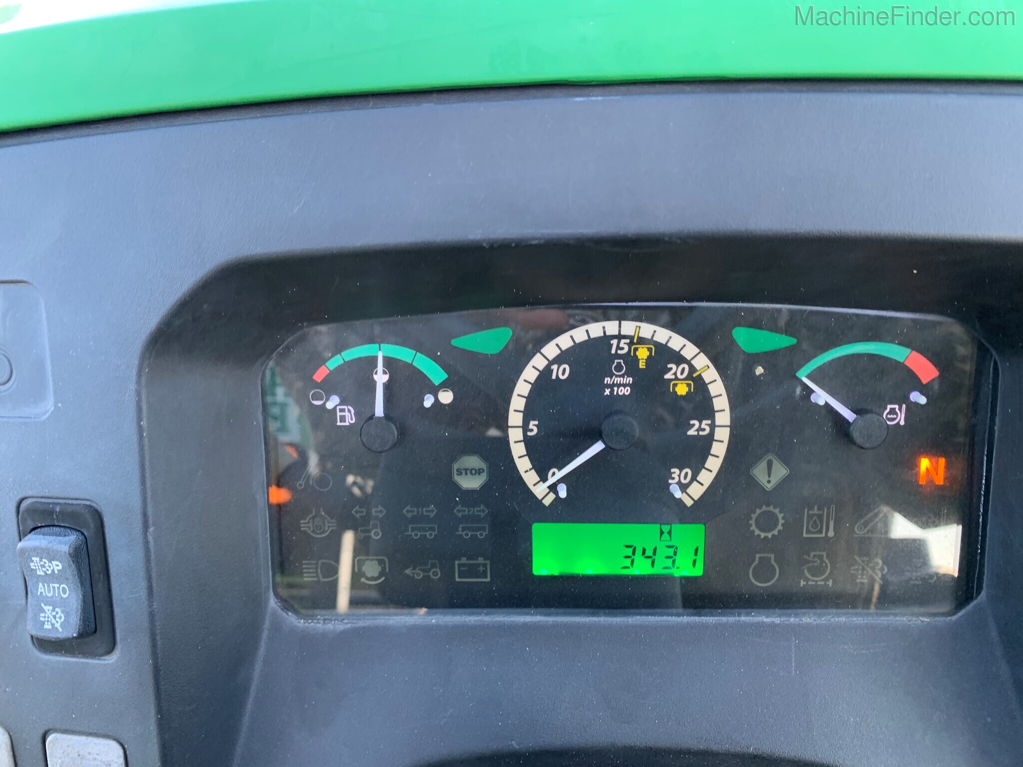 2015 John Deere 5065E Image 10